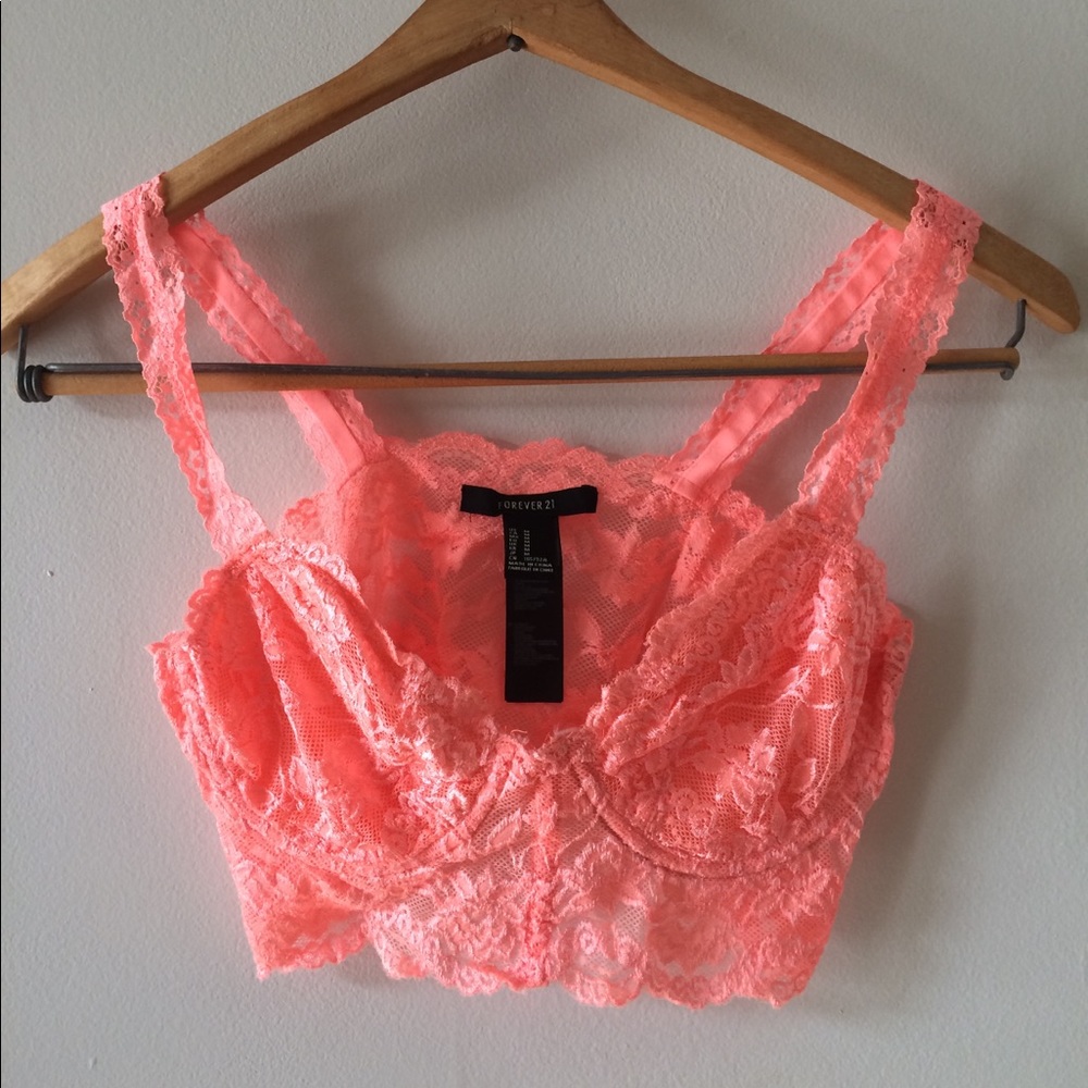 Never worn Forever 21 bralette In hot pink. Sz M.